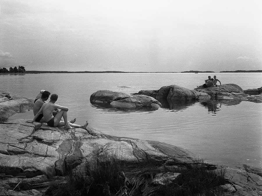 Badare vid Runsala strandklippor på 1950–1960-talet / Bild: Åbo museicentral/Hans Othman